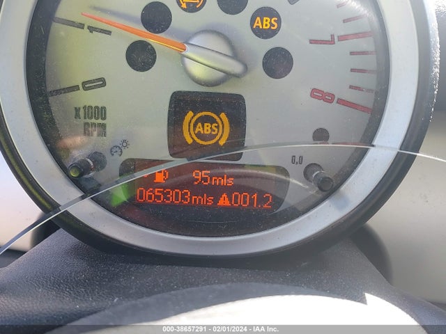 2010 MINI COOPER WMWMF3C50ATU78456 Photo 6