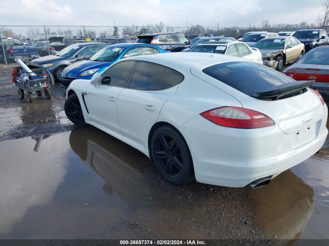 2011 PORSCHE PANAMERA WP0AA2A7XBL011890 Photo 2