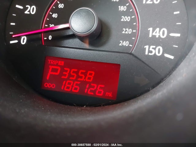 2011 KIA SORENTO LX V6 VIN: 5XYKTDA25BG118131