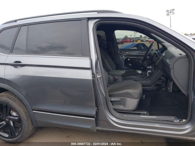 3VVCB7AXXPM025086 Volkswagen Tiguan 2.0t Se R-line Black