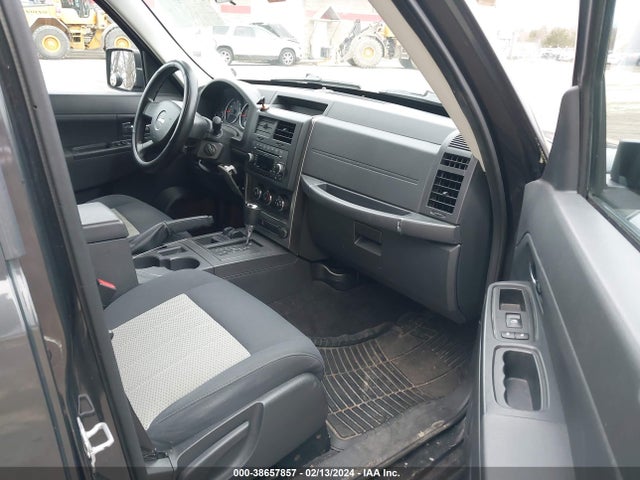 38657857 :رقم المزاد ، 1J4PN2GK4AW128012 vin ، 2010 Jeep Liberty Sport مزاد بيع