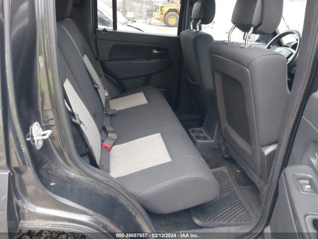 38657857 :رقم المزاد ، 1J4PN2GK4AW128012 vin ، 2010 Jeep Liberty Sport مزاد بيع