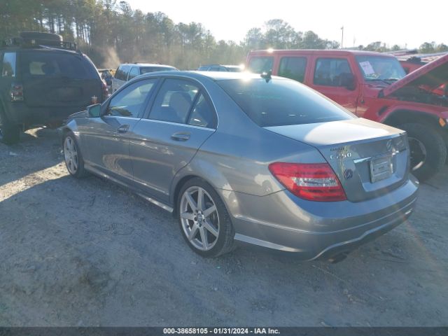 2014 MERCEDES-BENZ C 250 WDDGF4HB5EA962196 Photo 2
