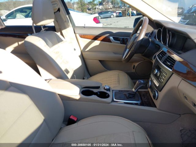 2014 MERCEDES-BENZ C 250 WDDGF4HB5EA962196 Photo 4
