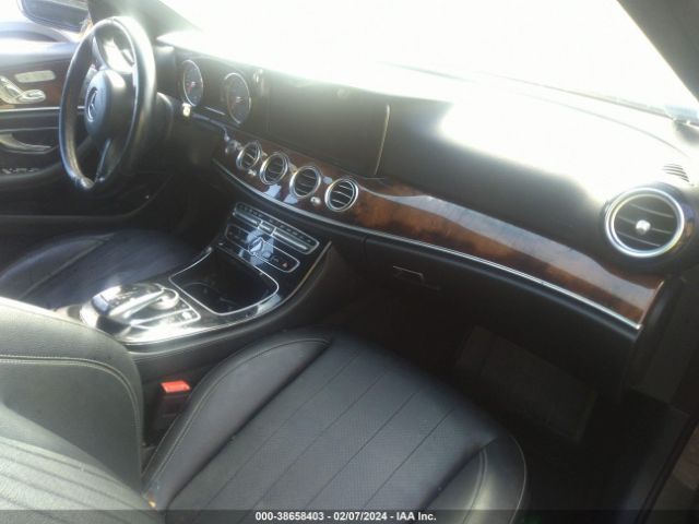 WDDZF4KB0HA235621 Mercedes-Benz E 300 4matic