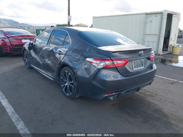 2018 TOYOTA CAMRY 4T1B11HK4JU141354 Photo 2