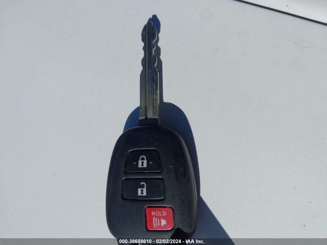 Toyota Prius C One 2015 JTDKDTB39F1098874 Image 11