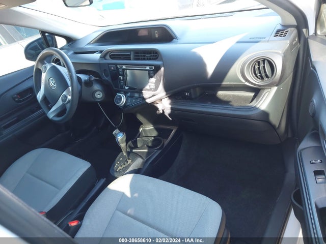Toyota Prius C One 2015 JTDKDTB39F1098874 Image 5