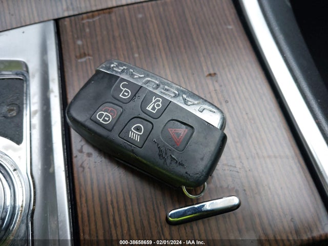 2015 JAGUAR XF SAJWA0FS3FPU63025 Photo 10