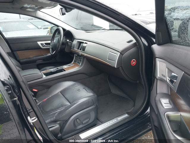 2015 JAGUAR XF SAJWA0FS3FPU63025 Photo 4