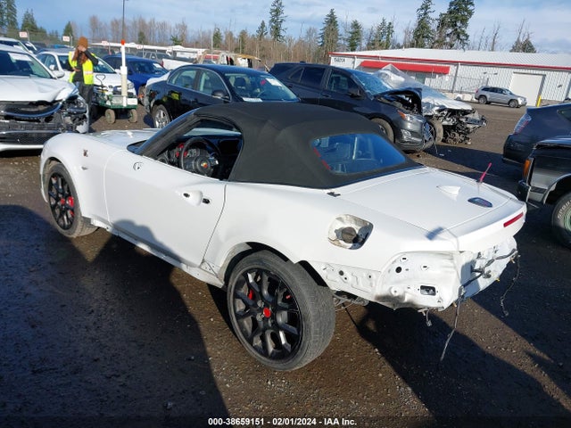 2019 FIAT 124 SPIDER JC1NFAEK7K0143595 Photo 2
