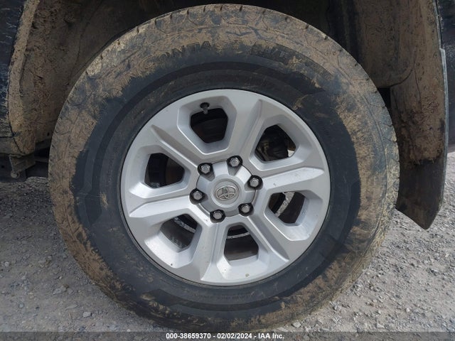 Toyota 4RUNNER SR5 2022 JTEMU5JR1N6035615 Image 12