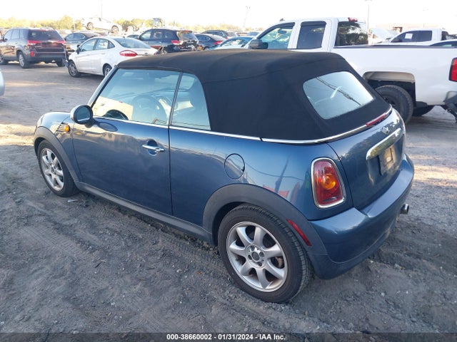2010 MINI COOPER WMWMR3C5XATU98107 Photo 2