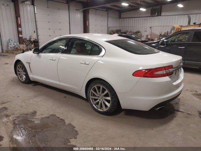 2013 JAGUAR XF SAJWA0ES9DPS89007 Photo 2