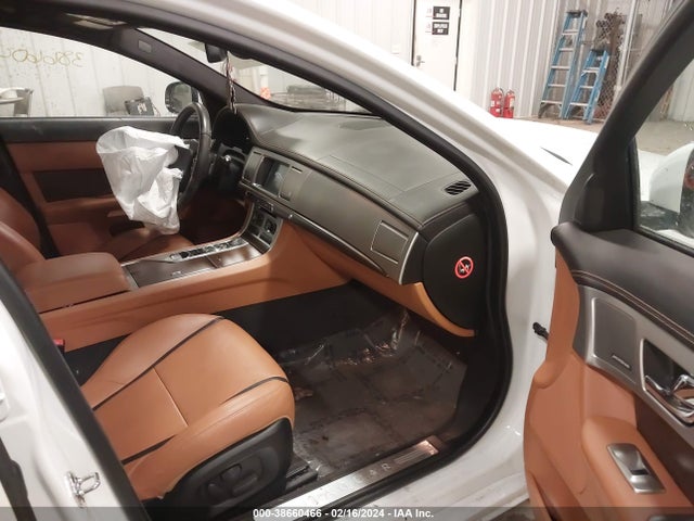 2013 JAGUAR XF SAJWA0ES9DPS89007 Photo 4