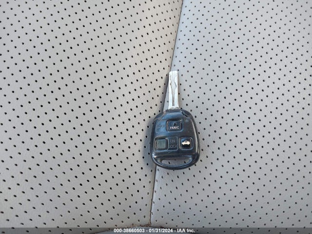 2005 LEXUS ES 330 VIN: JTHBA30G355072694