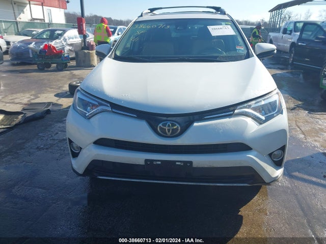 Toyota Rav4 Limited 2018 JTMDFREV6JJ243736 Image 13