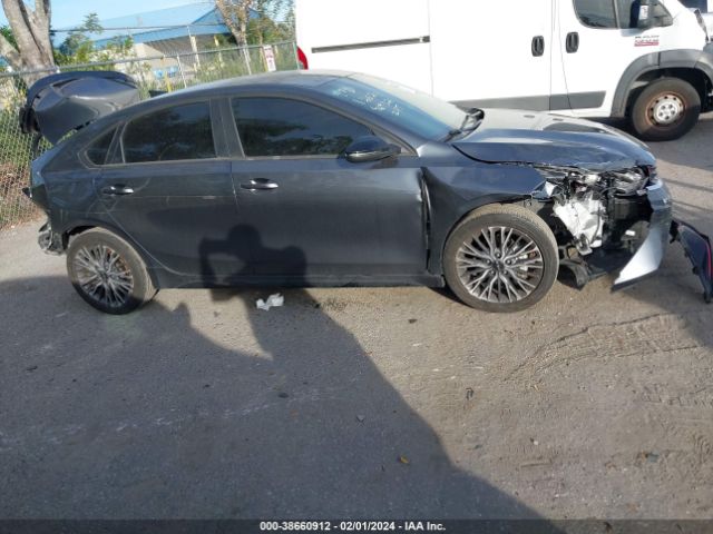 3KPF54AD2NE469321 KIA Forte Gt-line