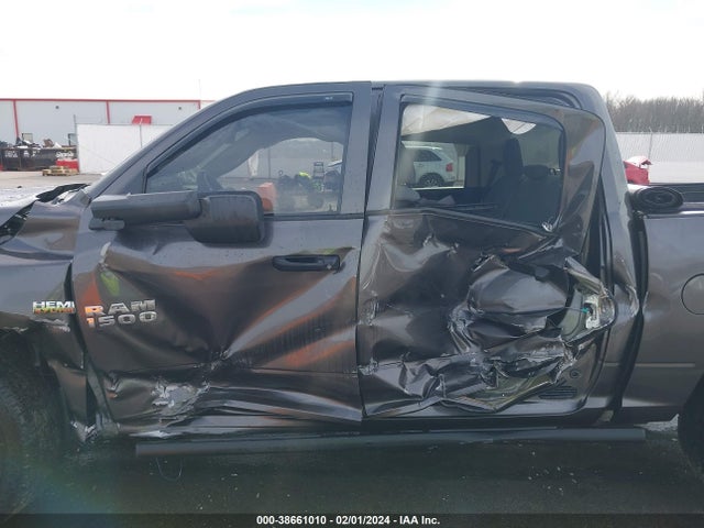 RAM 1500 Express  4x4 5'7 Box 2017 3C6RR7KT0HG796468 Image 15