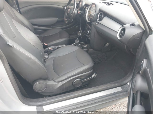 2011 MINI COOPER WMWSU3C58BT096142 Photo 4