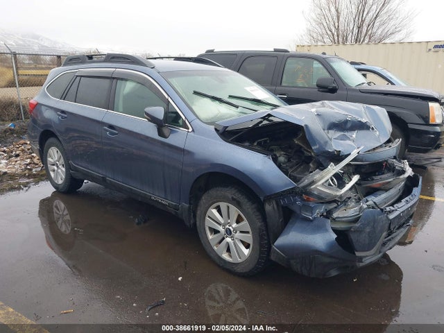 Subaru Outback 2.5i Premium 2018 4S4BSAFC0J3303639 Image 1