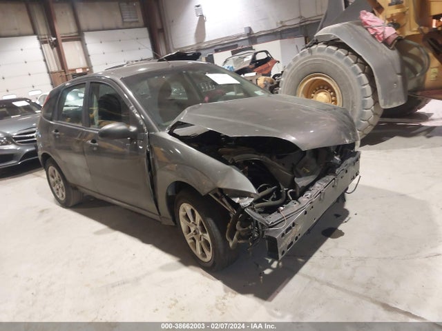2005 FORD FOCUS ZX5 VIN: 3FAFP37N75R147762