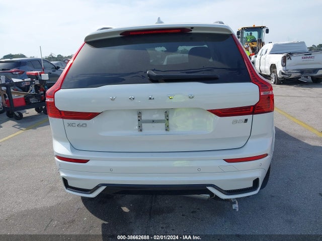 Volvo Xc60 B5 Ultimate Dark Theme 2024 YV4L12RM4R1820288 Image 16