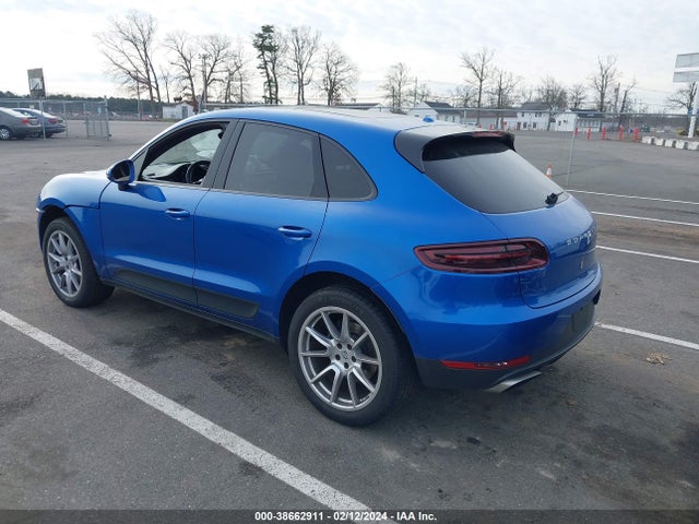 2018 PORSCHE MACAN WP1AA2A58JLB01308 Photo 2