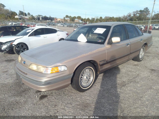 1992 FORD CROWN VICTORIA LX VIN: 2FACP74W8NX170380