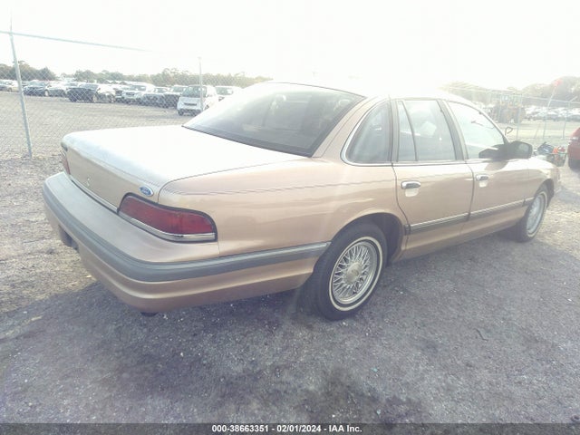 1992 FORD CROWN VICTORIA LX VIN: 2FACP74W8NX170380