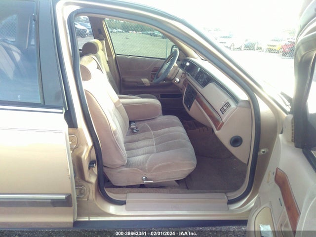 1992 FORD CROWN VICTORIA LX VIN: 2FACP74W8NX170380