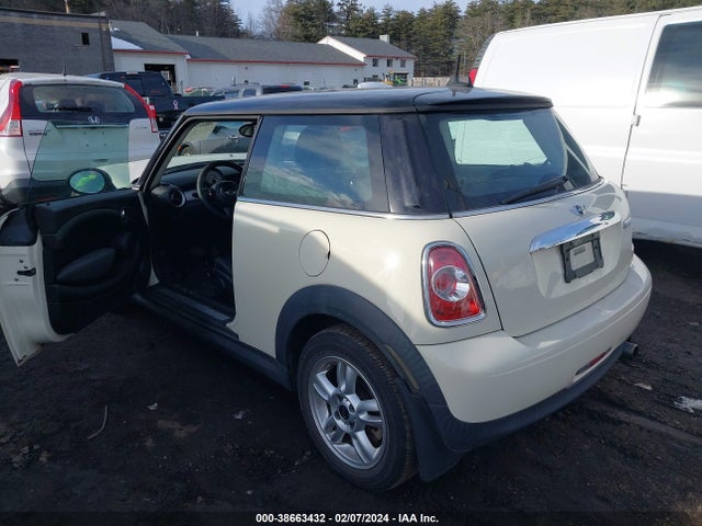 2012 MINI COOPER WMWSU3C5XCT263554 Photo 2