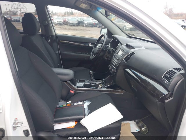 KIA Sorento Lx V6 2014 5XYKTDA74EG474263 Image 5