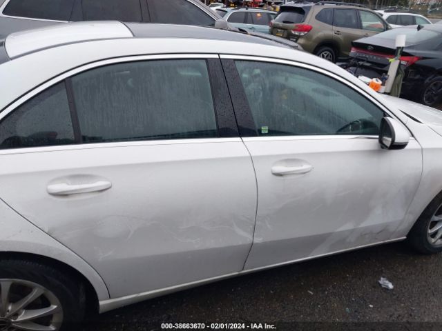 WDD3G4FB2KW019714 Mercedes-Benz A 220 4matic