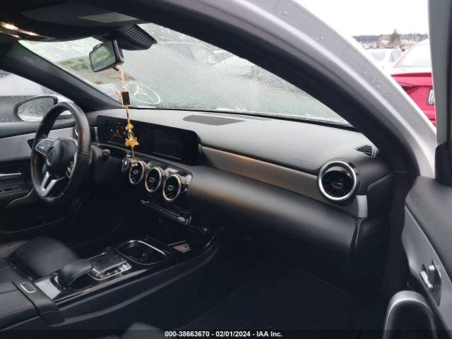 WDD3G4FB2KW019714 Mercedes-Benz A 220 4matic