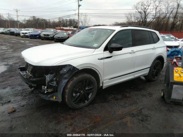 3VV8B7AX8NM034873 Volkswagen Tiguan 2.0t Se R-line Black