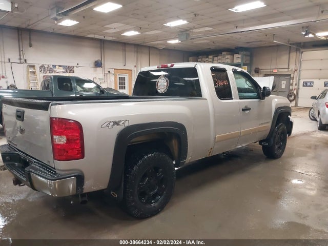 2008 CHEVROLET SILVERADO 1500 LT1 VIN: 2GCEK190081324445