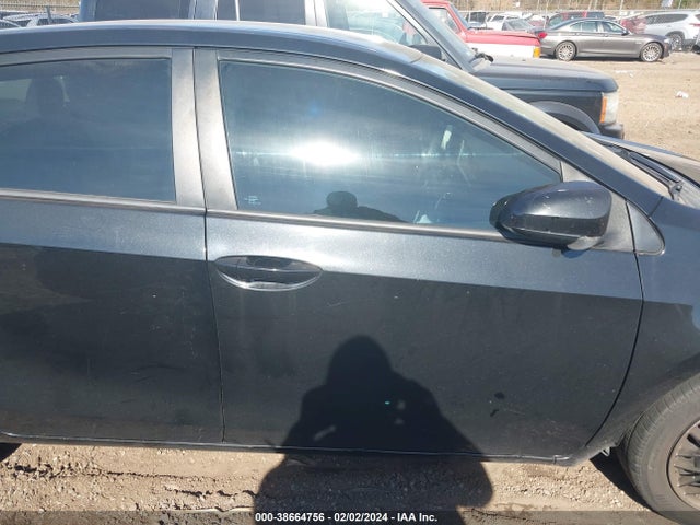 Toyota COROLLA LE 2018 5YFBURHE9JP852324 Image 13