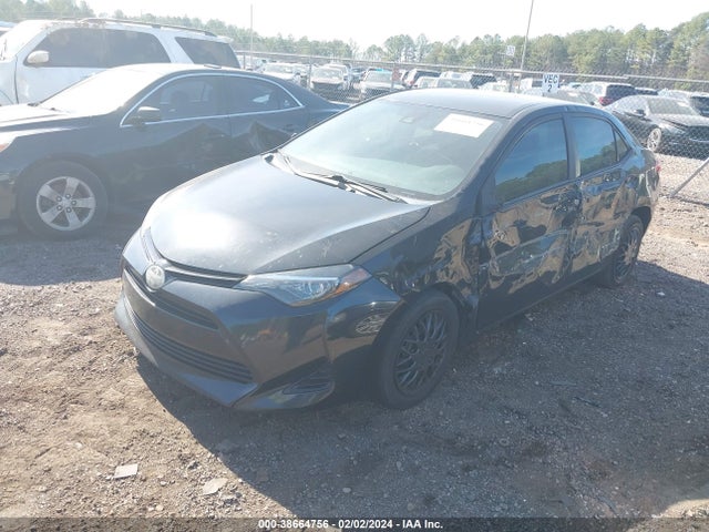 Toyota COROLLA LE 2018 5YFBURHE9JP852324 Image 2
