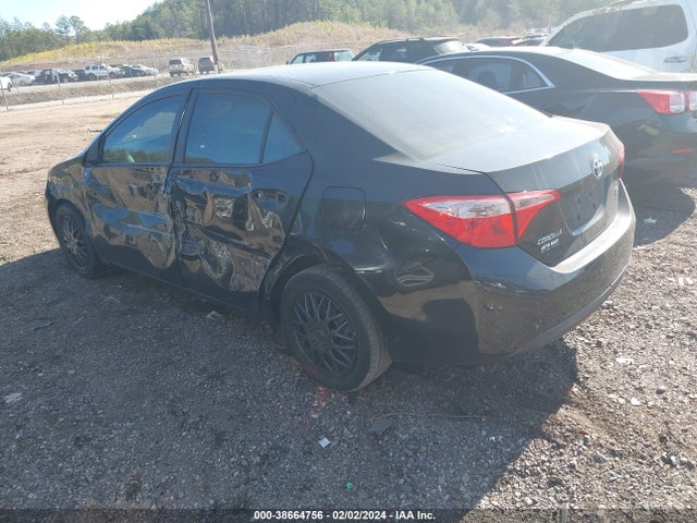 Toyota COROLLA LE 2018 5YFBURHE9JP852324 Image 3