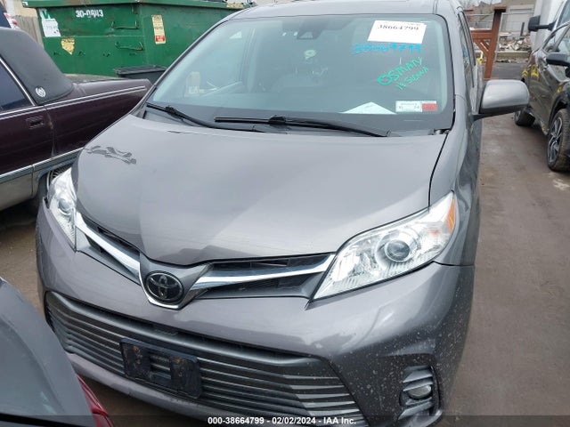 2018 TOYOTA SIENNA XLE PREMIUM 8 PASSENGER VIN: 5TDYZ3DC9JS941640