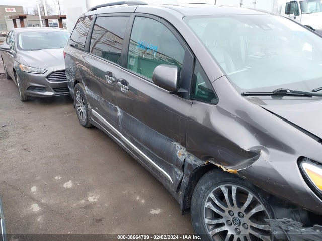 2018 TOYOTA SIENNA XLE PREMIUM 8 PASSENGER VIN: 5TDYZ3DC9JS941640