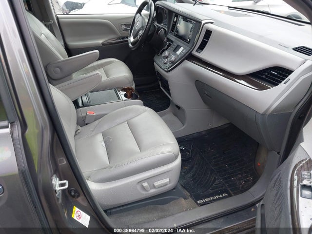 2018 TOYOTA SIENNA XLE PREMIUM 8 PASSENGER VIN: 5TDYZ3DC9JS941640