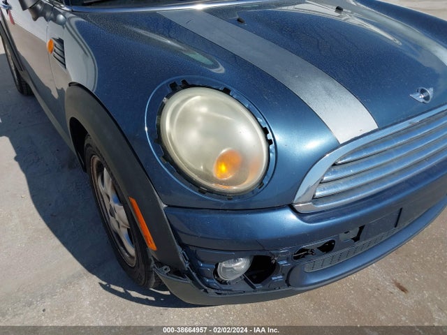 2010 MINI COOPER CLUBMAN WMWML3C50ATX37178 Photo 5