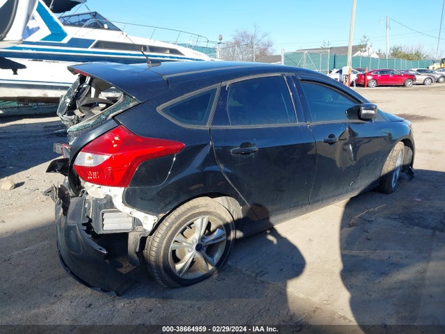 Ford FOCUS SE 2014 1FADP3K2XEL244991 Image 4