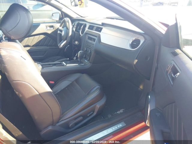 1ZVBP8EM1E5261563 Ford Mustang V6 Premium