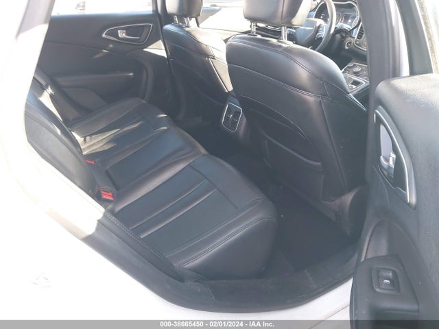 Chrysler 200 C 2015 1C3CCCCB7FN680269 Image 8
