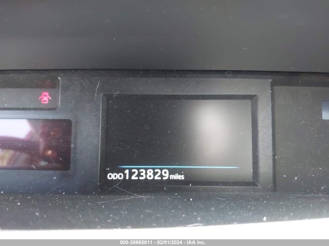 Toyota Prius V Four 2015 JTDZN3EU2FJ027712 Image 16