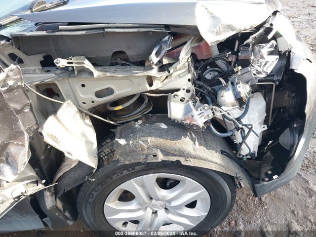 Toyota RAV4 LE 2015 JTMBFREV2FJ042978 Image 17