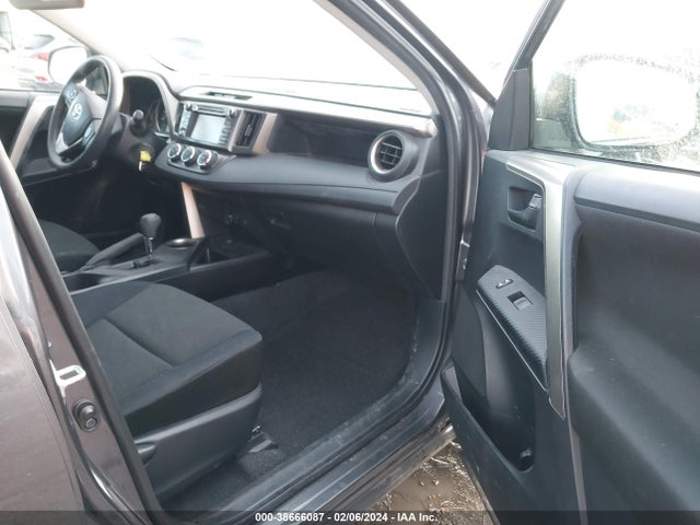 Toyota RAV4 LE 2015 JTMBFREV2FJ042978 Image 5